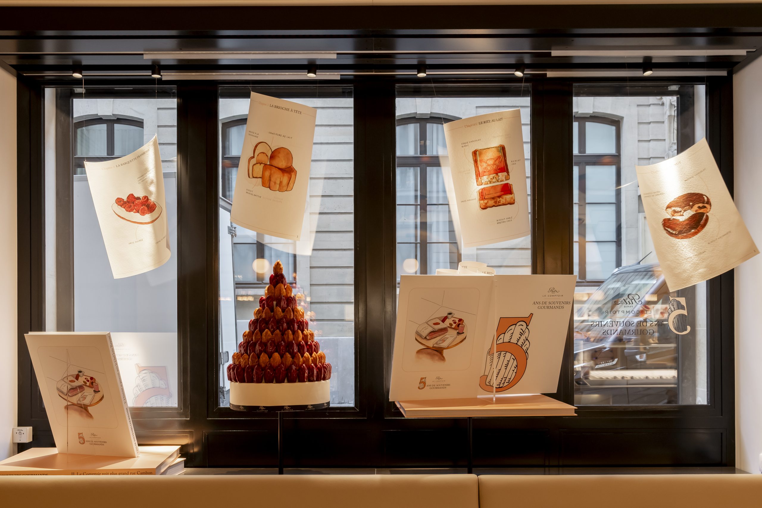 Un décor qui arrête le regard : une histoire gourmande mise en scène plutôt qu’un simple étalage de produits.